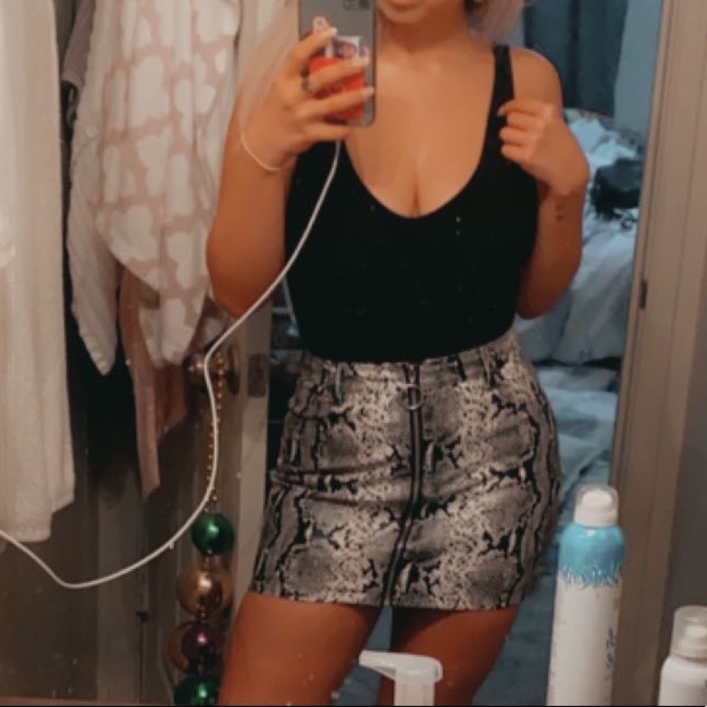 FAUX LEATHER SNAKESKIN SKIRT